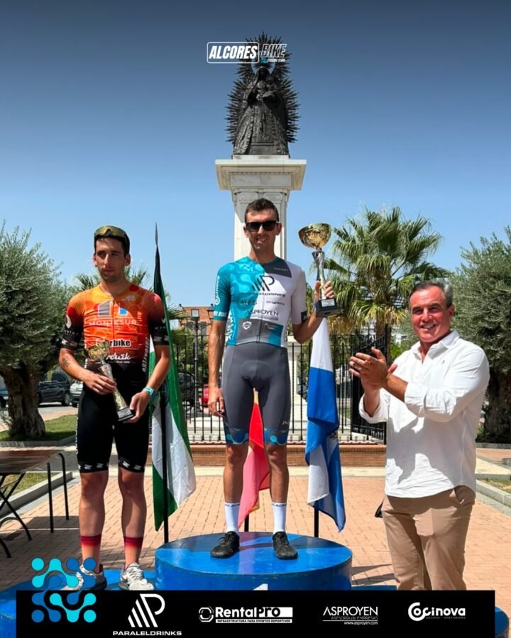 Víctor Pérez-Abela en el podio absoluto del LXXVI Gran Premio Bollullos 2026